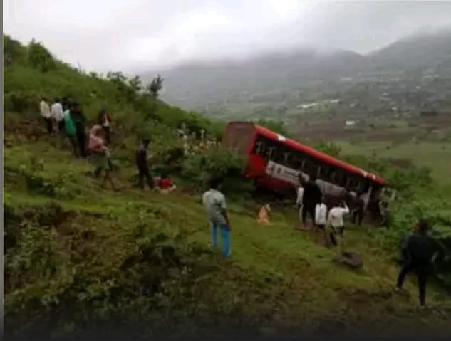 18 hurt as Maha bus tumbles in gorge 18 hurt as Maha bus tumbles in gorge