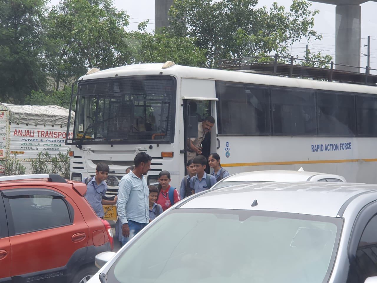 Delhi govt bans entry of heavy vehicles, halts interstate buses at Singhu border Delhi govt bans entry of heavy vehicles, halts interstate buses at Singhu border