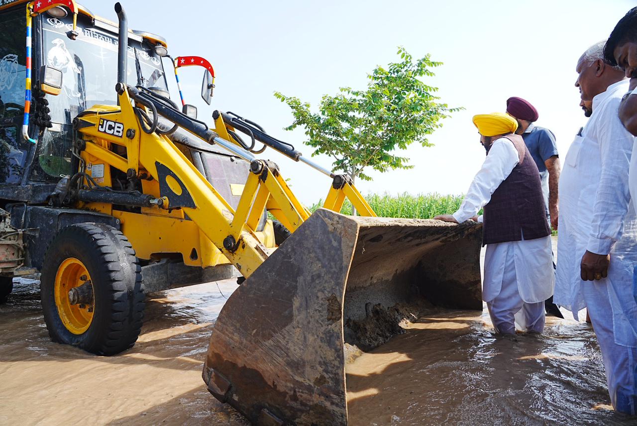Punjab CM inspects flood relief operations, orders ‘girdwari’ to assess loss