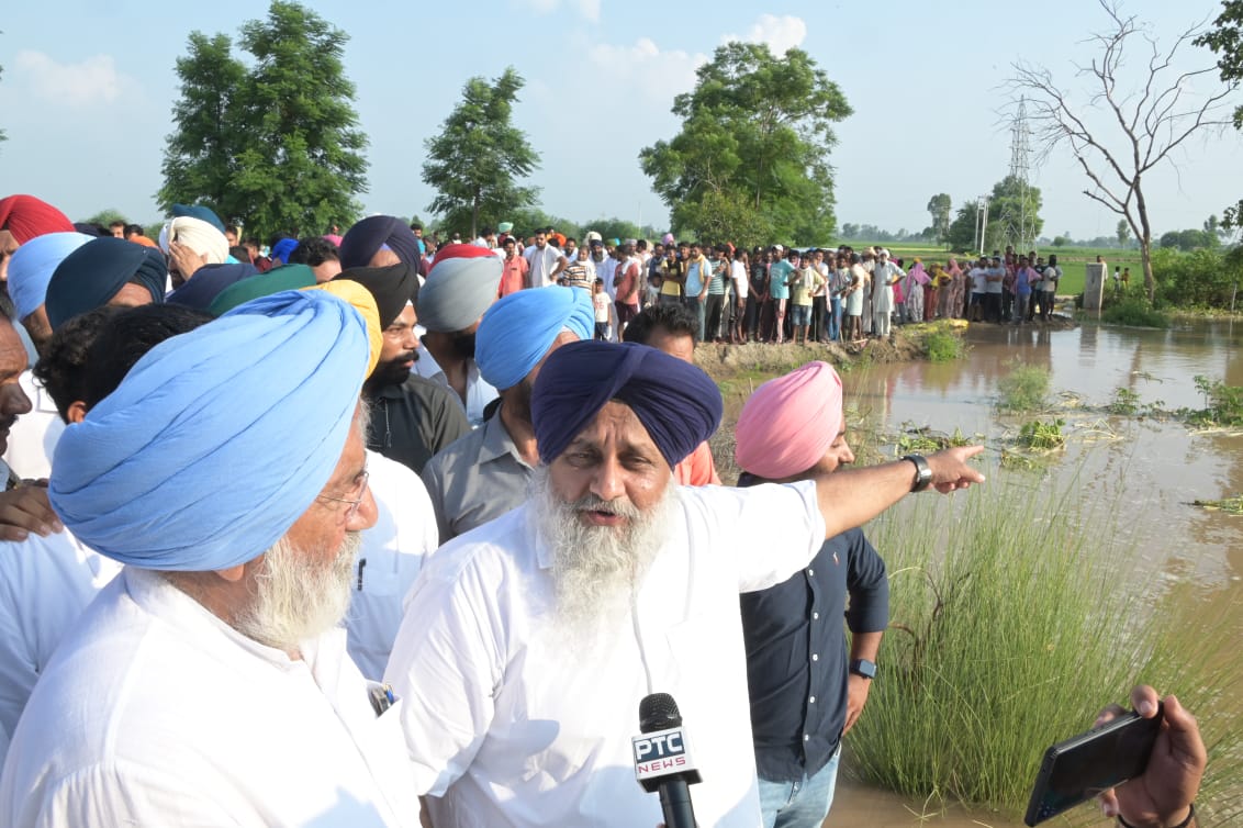 Sukhbir Badal visits flood-hit villages along Pakistan border, blames govt for releasing water
