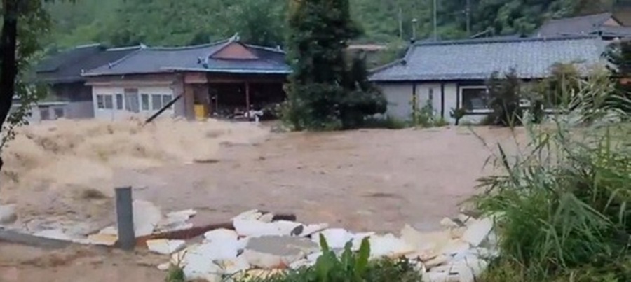 7 dead, 3 missing, thousands evacuated as torrential rains lash S.Korea 7 dead, 3 missing, thousands evacuated as torrential rains lash S.Korea