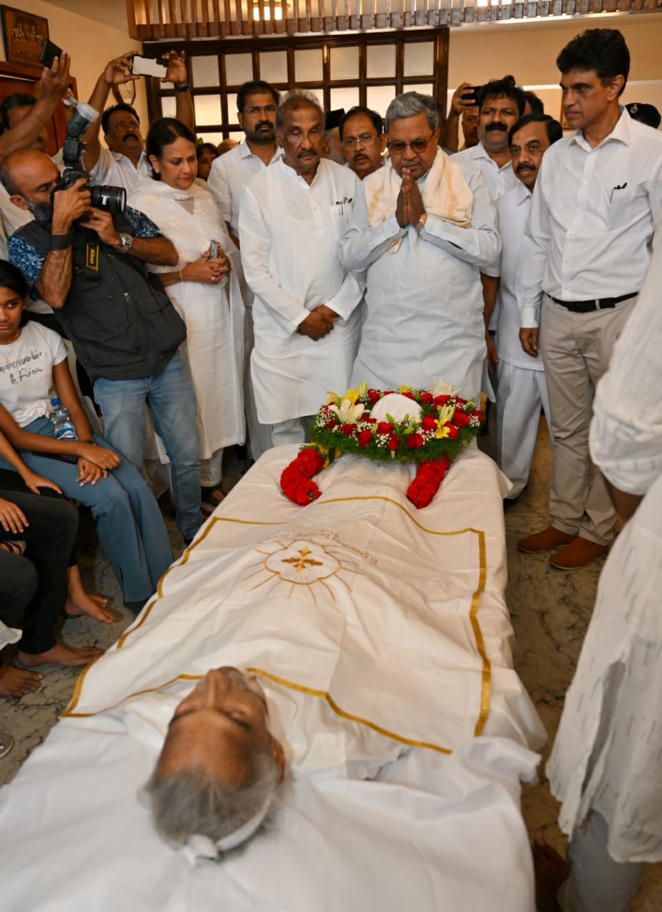 Oommen Chandy’s death is loss of pro-people politics: Siddaramaiah Oommen Chandy’s death is loss of pro-people politics: Siddaramaiah