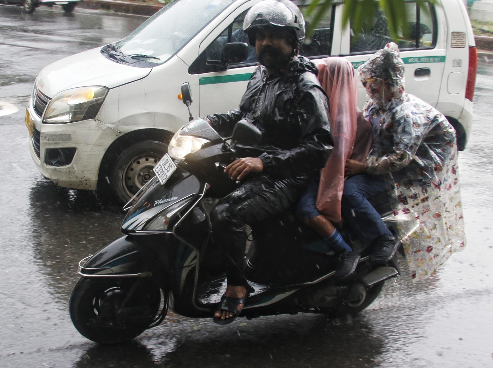 Heavy rainfall on India’s west coast and beyond, warns IMD Heavy rainfall on India’s west coast and beyond, warns IMD