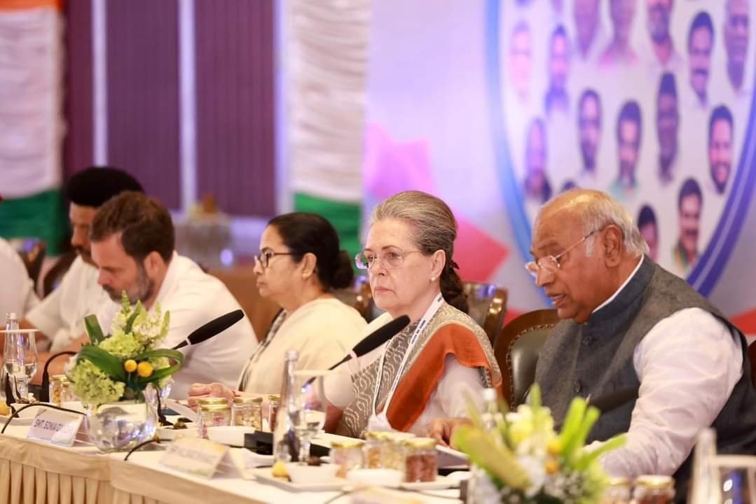 Opposition meet ends with 26 parties agreeing to put up united fight against BJP under ‘India’ banner Opposition meet ends with 26 parties agreeing to put up united fight against BJP under ‘India’ banner