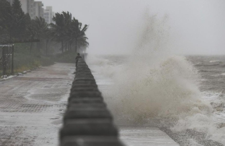 China renews 2nd highest alert for typhoon Doksuri China renews 2nd highest alert for typhoon Doksuri