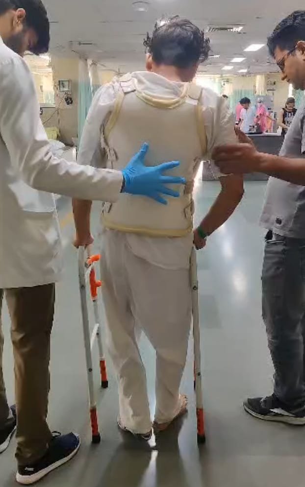 AIIMS Delhi performs successful surgery by removing knife from man’s back AIIMS Delhi performs successful surgery by removing knife from man’s back