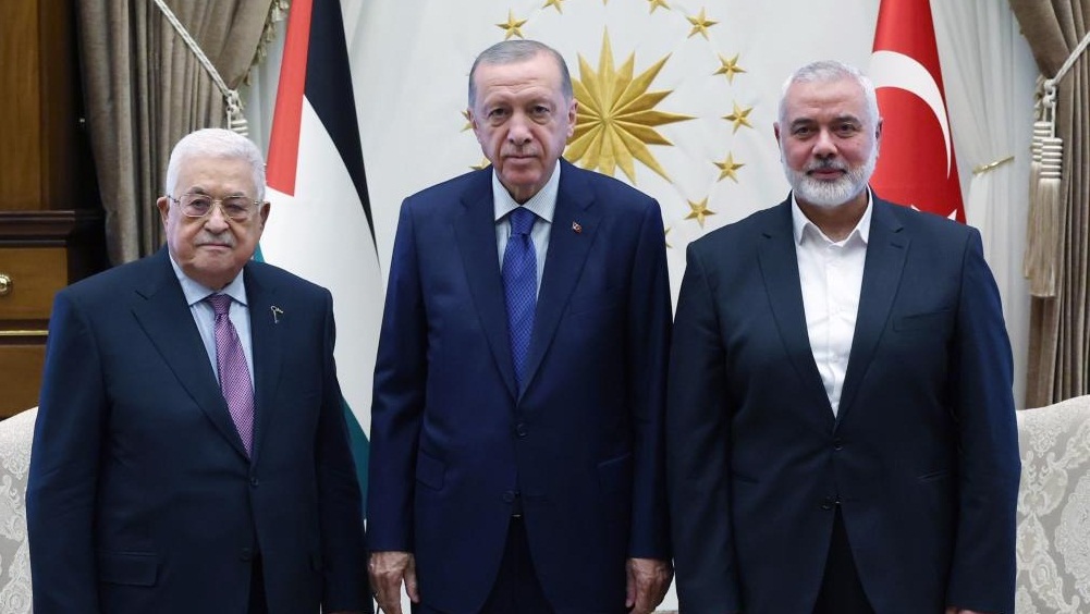 Erdogan meets Palestinian President, Hamas leader