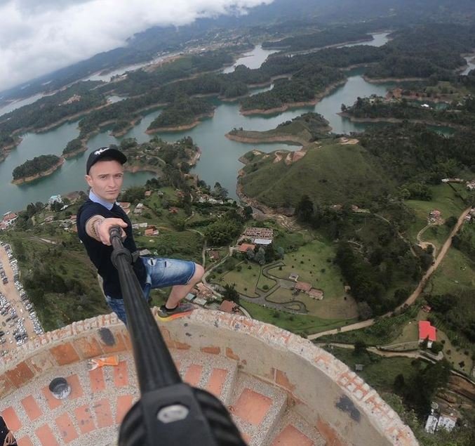 Daredevil known for stunts dies after falling from top of 68-storey HK skyscraper Daredevil known for stunts dies after falling from top of 68-storey HK skyscraper