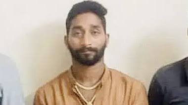 Conman posed as Andhra CM’s personal secretary, held for smuggling ganja Conman posed as Andhra CM’s personal secretary, held for smuggling ganja