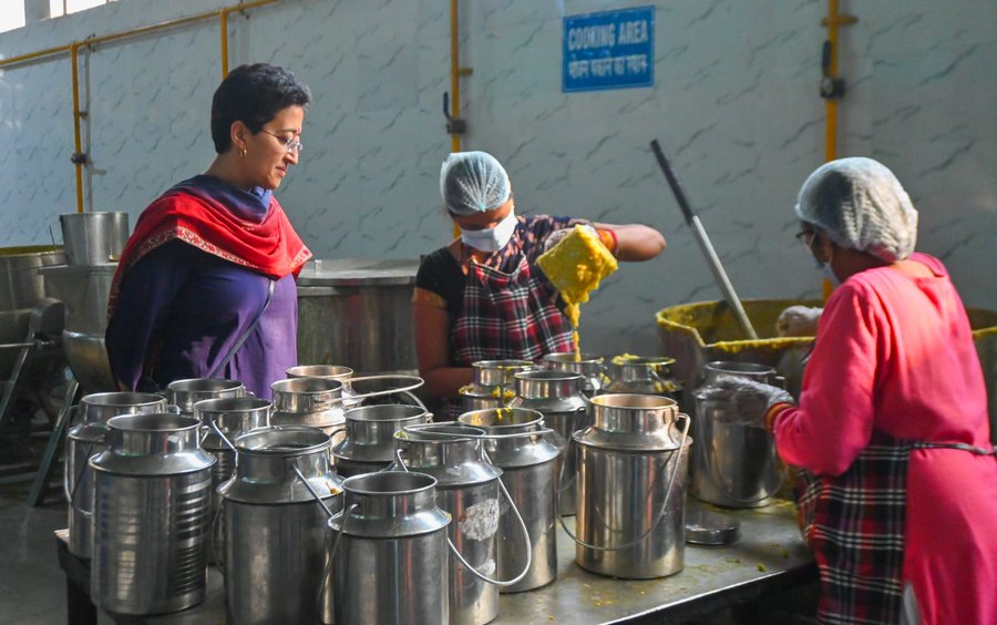 Atishi inspects Anganwadi food center in Delhi Atishi inspects Anganwadi food center in Delhi