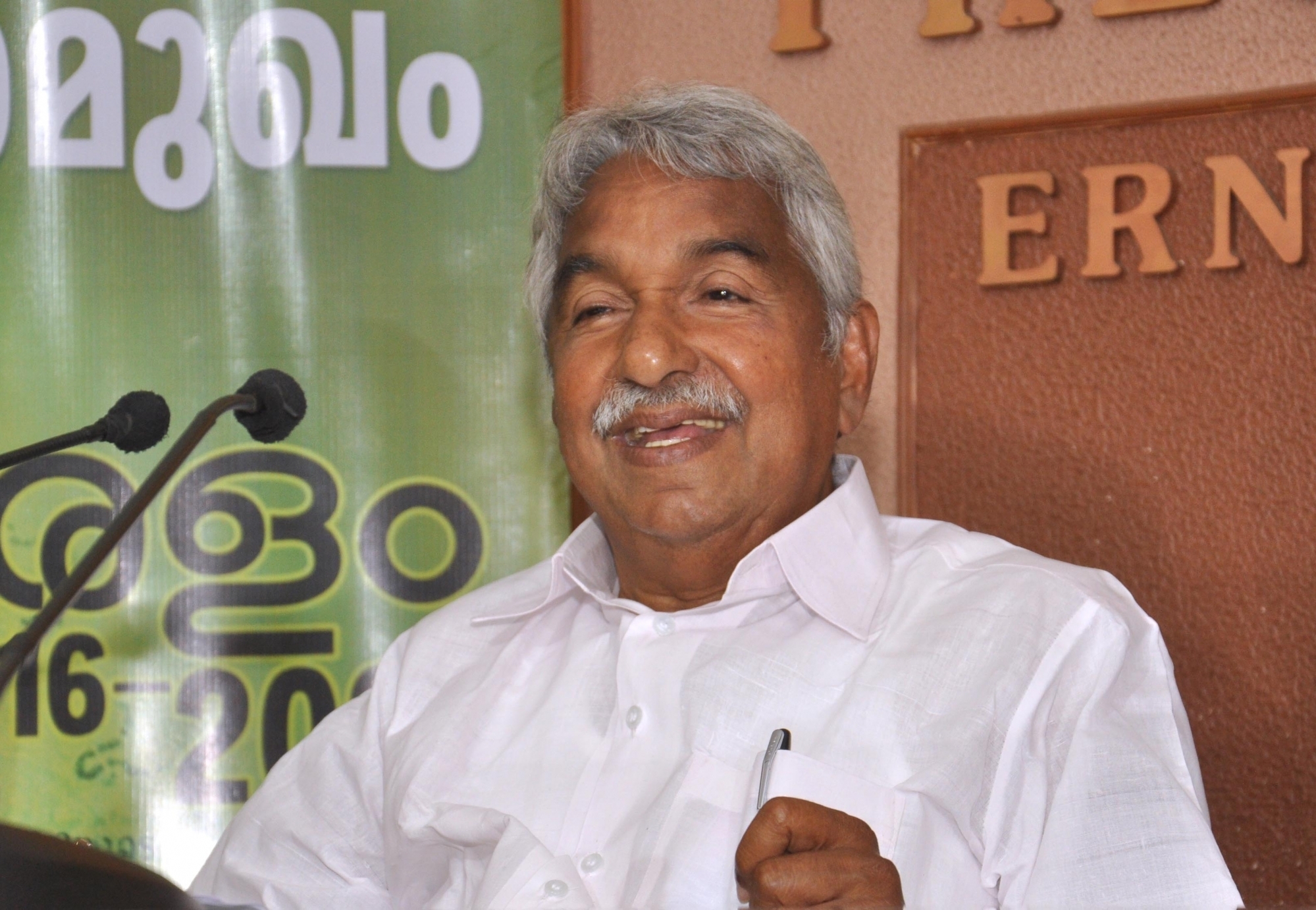 Rahul, Venugopal, Surjewala condole demise of ex-Kerala CM Oommen Chandy Rahul, Venugopal, Surjewala condole demise of ex-Kerala CM Oommen Chandy