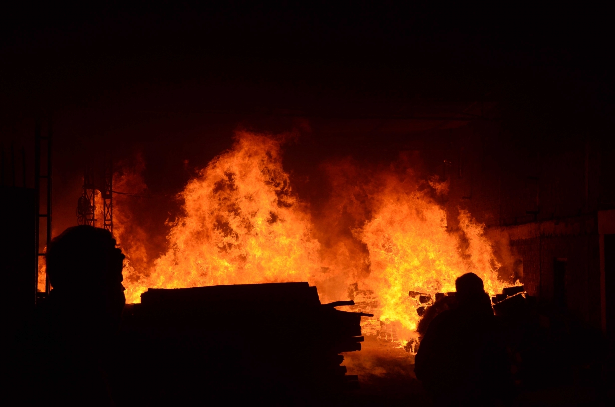 Fire engulfs furniture market in Gurugram, no casualties Fire engulfs furniture market in Gurugram, no casualties