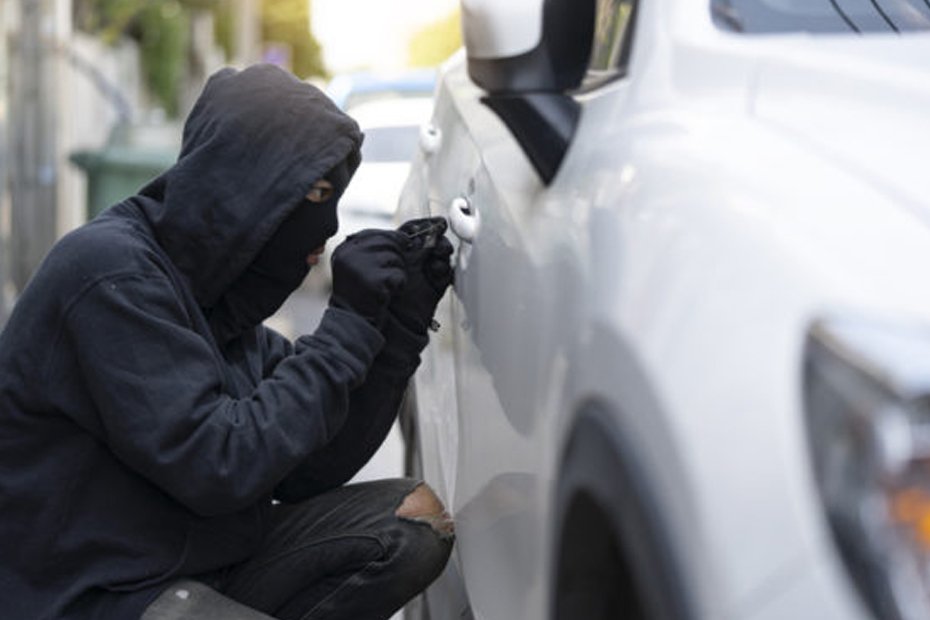 Gang of high-end car thieves busted in Delhi, 3 held Gang of high-end car thieves busted in Delhi, 3 held