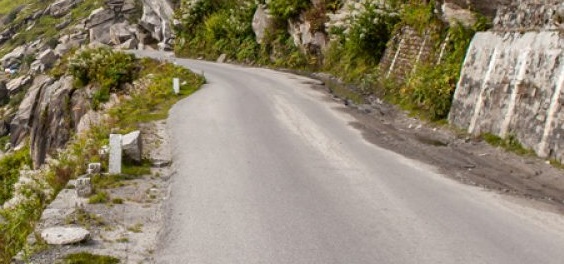 Close shave for passengers as rocks fall on bus in Himachal Close shave for passengers as rocks fall on bus in Himachal
