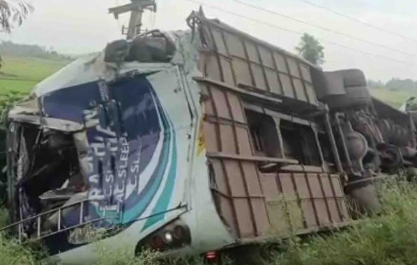 8 injured after truck hits bus in Odisha’s Balasore 8 injured after truck hits bus in Odisha’s Balasore
