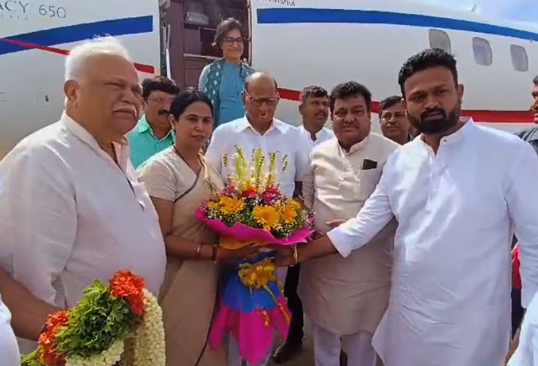 NCP chief Sharad Pawar in B’luru for Oppn meeting NCP chief Sharad Pawar in B’luru for Oppn meeting