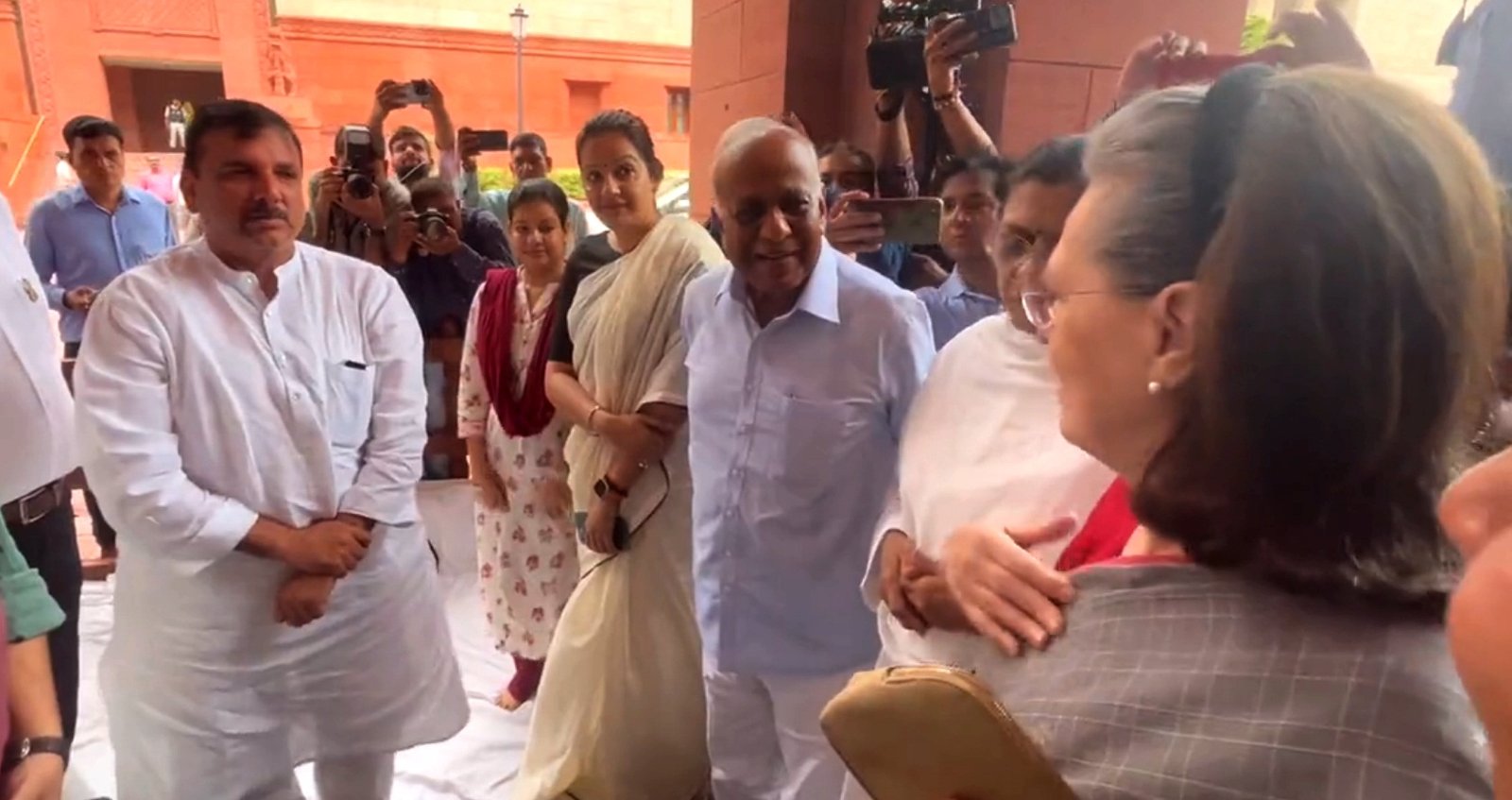 Sonia meets suspended AAP MP Sanjay Singh, says ‘you have our full support’