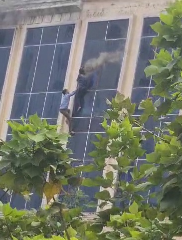 5 injured after fire breaks out at Greater Noida mall (Ld)