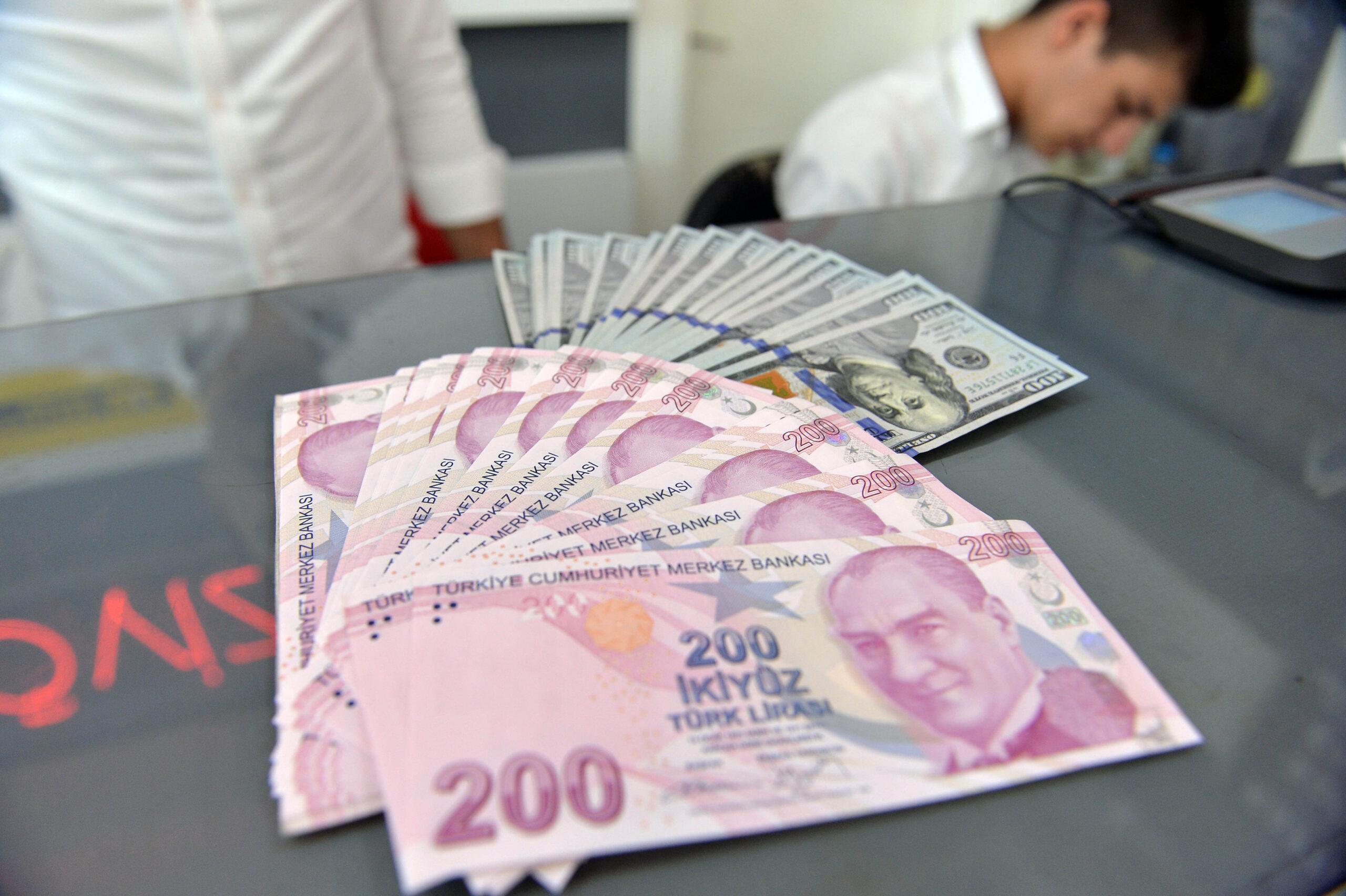 Turkish lira falls ahead of central bank decision Turkish lira falls ahead of central bank decision