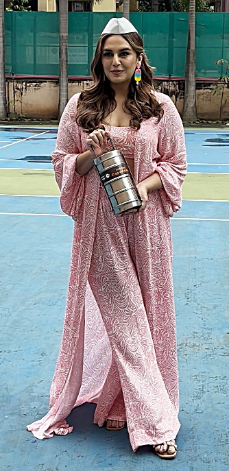 Huma Qureshi, Sharib Hashmi go out lunching with Mumbai’s dabbawalas