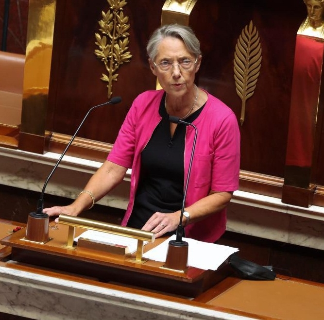 France announces minor cabinet reshuffle