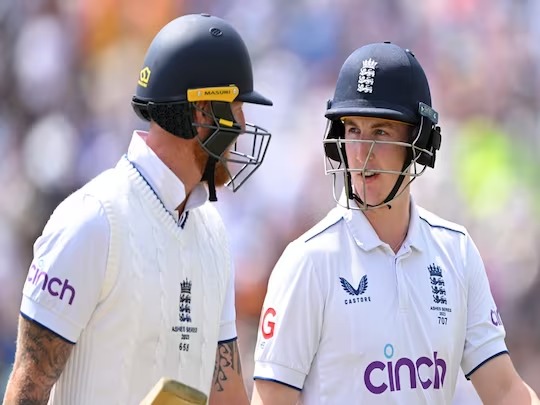 England comeback by sterling perfomance of Brook-Vaux again in  (Leeds) Headingly, Stark’s 5 wickets did not work,