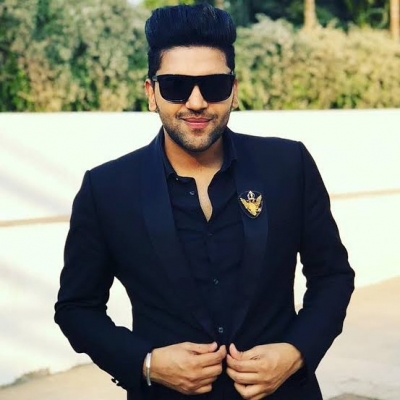 Guru Randhawa says ‘You Talking to Me?’ is an ode to Hollywood legend Robert De Niro