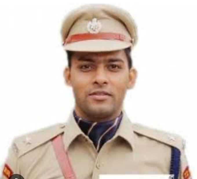 The man in khaki who ‘stood tall’ in Himalayas for tourist evacuation (Ld) The man in khaki who ‘stood tall’ in Himalayas for tourist evacuation (Ld)