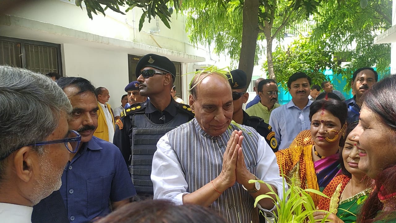 Mountain Community Women Celebrate Harela Festival with Defense Minister Shri Rajnath Singh
