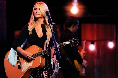 Miranda Lambert stops singing ‘Tin Man’ in concert to call out fans taking selfies Miranda Lambert stops singing ‘Tin Man’ in concert to call out fans taking selfies