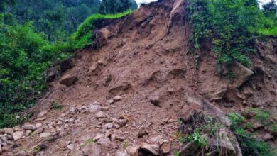 HUGE BOULDERS BLOCK BADRINATH HIGHWAY