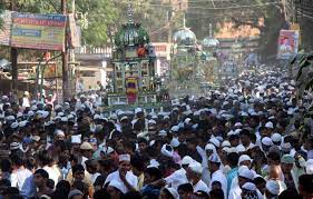 Amroha: Current from high tension line on a 35 feet high tajiye, 30 people got scorched two dead