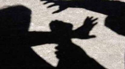 Traffic cop thrashed by unidentified men in SUV
