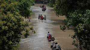 Delhi Flood News : Decrease in Yamuna’s water level, crisis still persists; Yellow alert for rain even today,