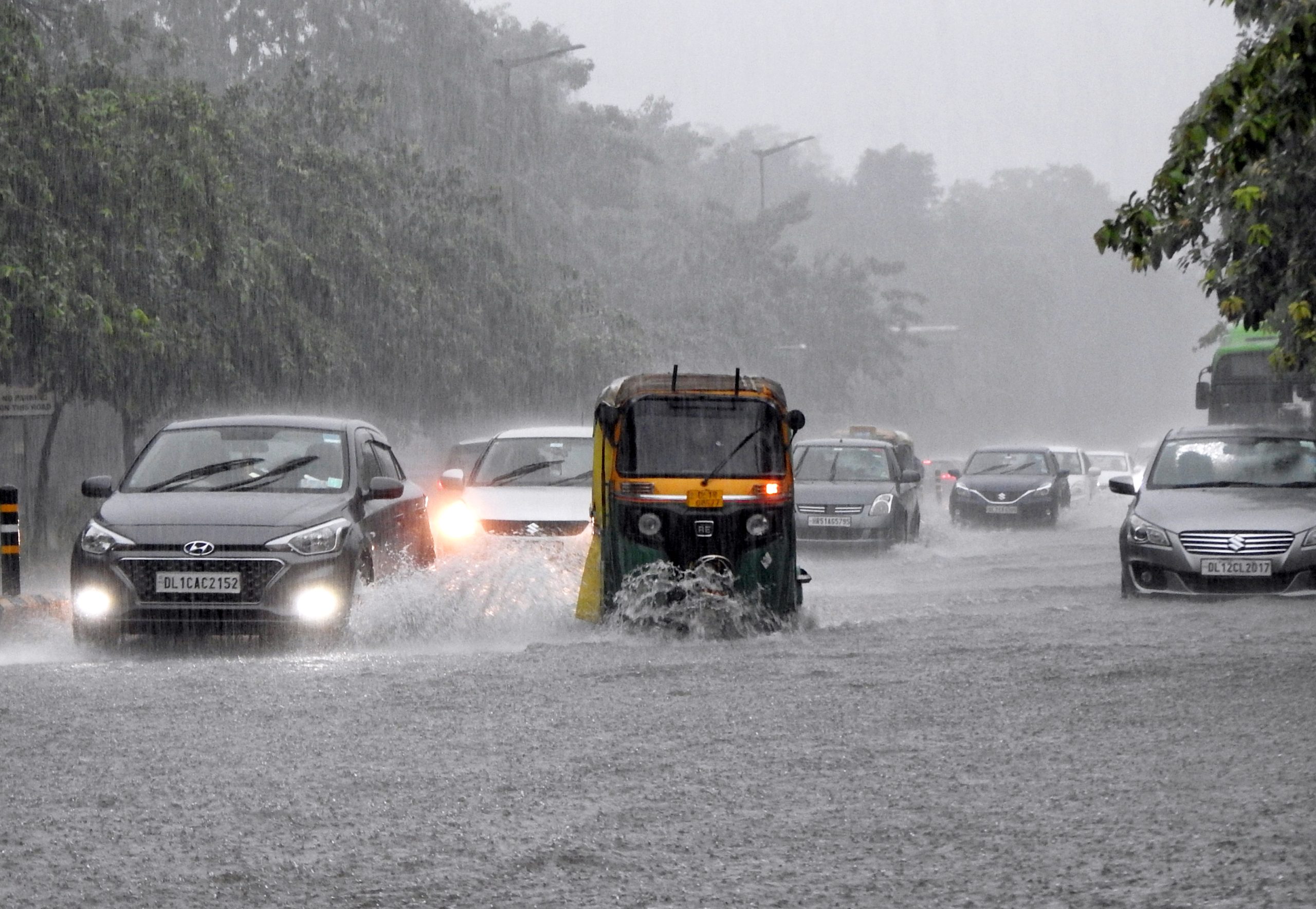 Delhi wakes up to heavy rain, waterlogging & traffic snarls in many parts