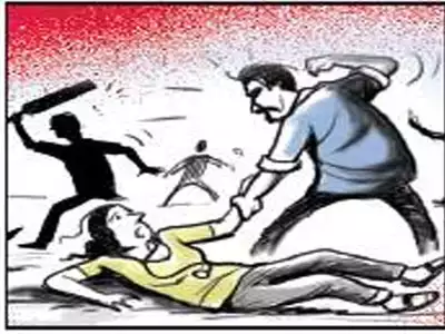 Miscreants attack two sisters, injure another