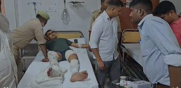 Massive Fire Erupts at Plywood Factory in Lucknow; Three Firefighters Injured Massive Fire Erupts at Plywood Factory in Lucknow; Three Firefighters Injured