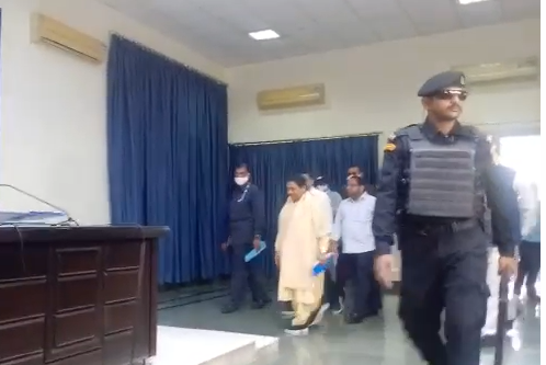 BSP Supremo Mayawati Participates in Meeting of Party Officials Organized at BSP Headquarters