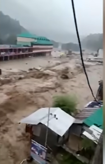 Uttarakhand Confronts Relentless Heavy Rainfall: Red Alert Issued in Four Districts, Including Nainital.