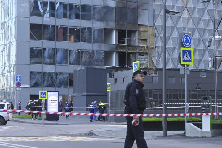 Russia: All Moscow Airports Shut Departures and Arrivals After Series of Ukrainian Drone Attacks Russia: All Moscow Airports Shut Departures and Arrivals After Series of Ukrainian Drone Attacks