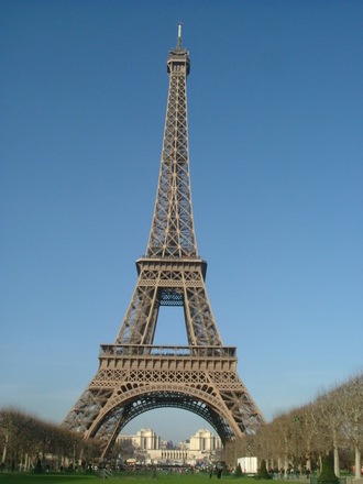 Eiffel Tower: Bomb,  threat leads to   evacuation of  Eiffel Tower, by Paris police