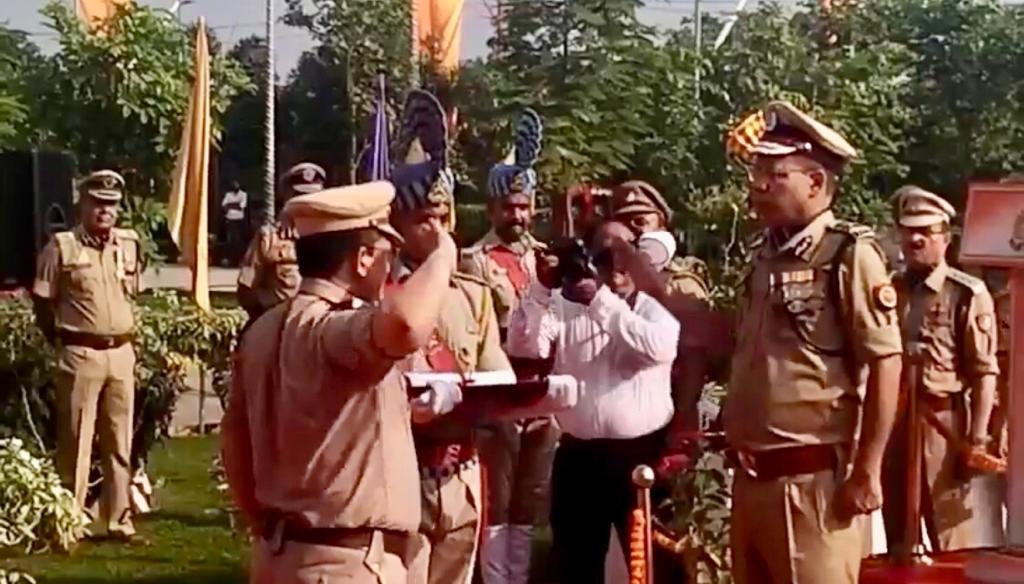 In Lucknow DGP Shri Vijay Kumar Leads Flag Hoisting on Independence Day