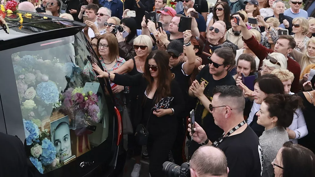 Fans pay tribute Sine’ad O’ Connor