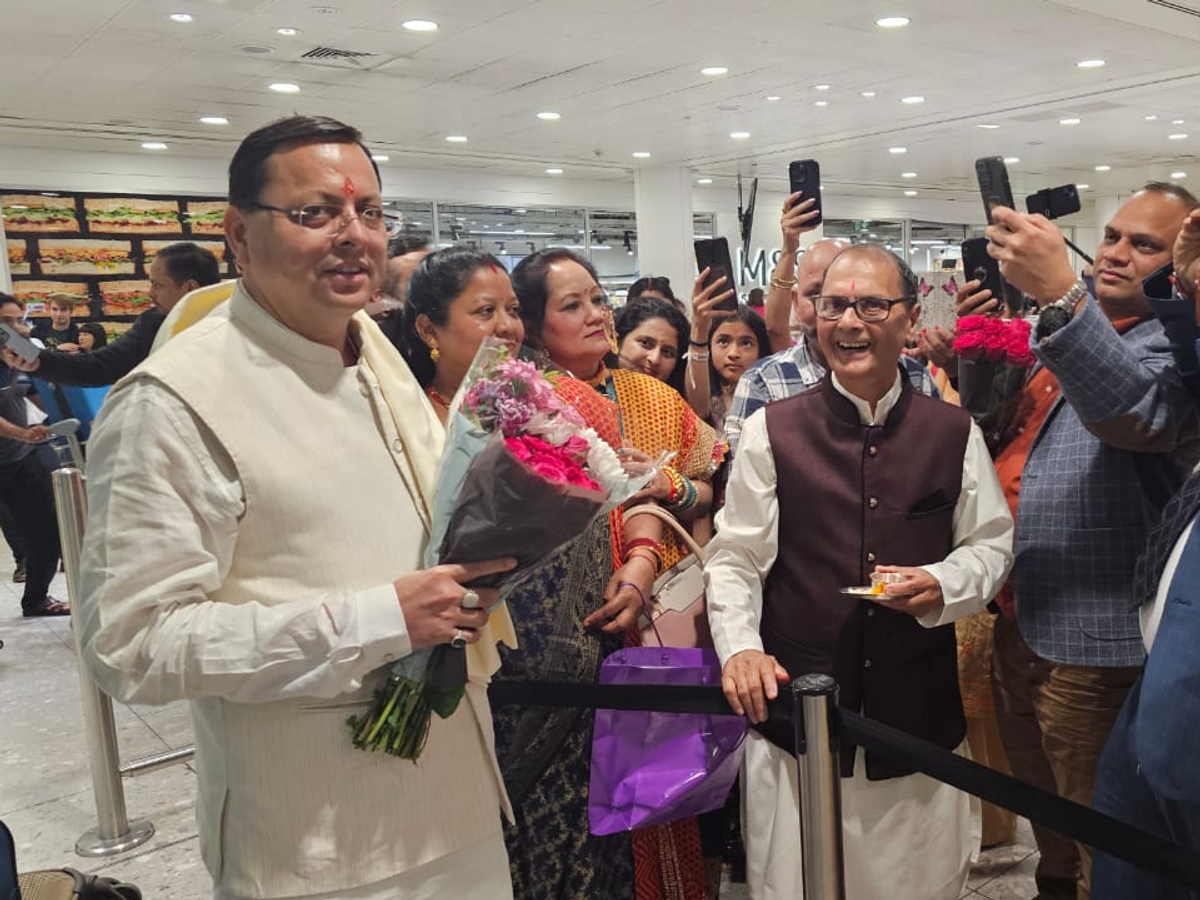 NRIs and people of Uttarakhand warmly welcomed CM Dhami at London Airport.