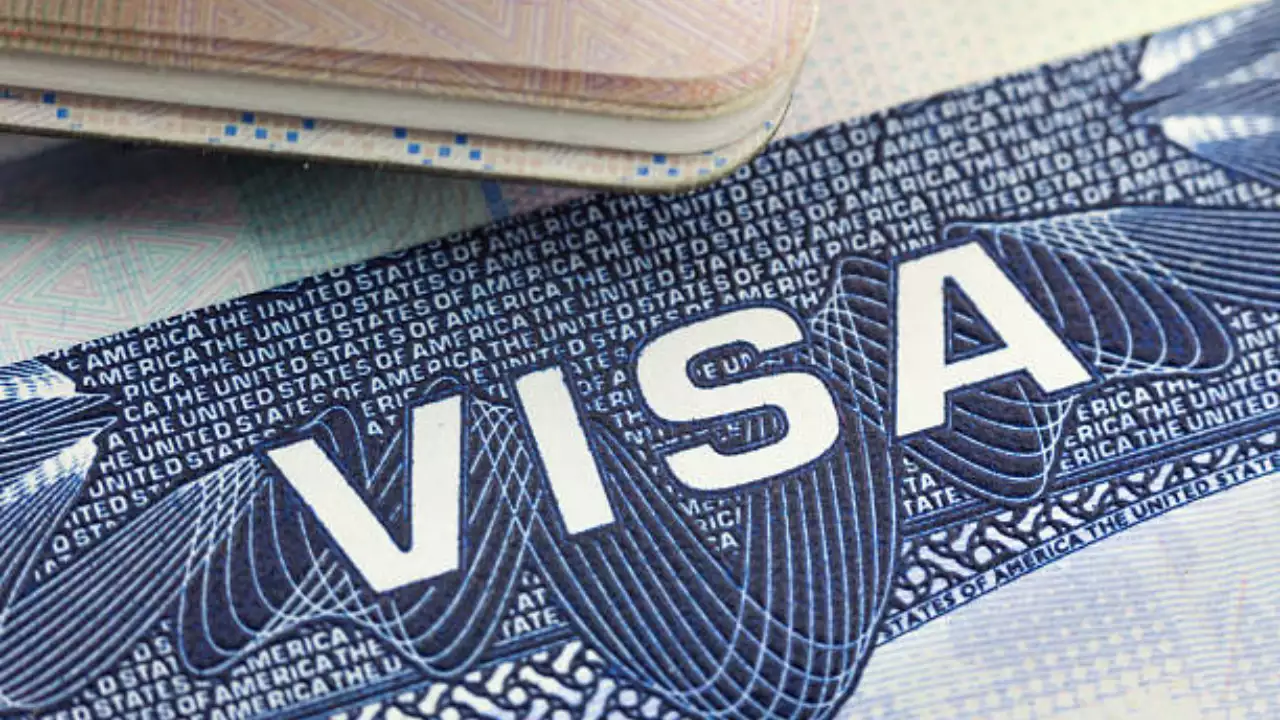 Over 10.5 Lakh Indians Await Employment-Based Green Cards, Study Reveals 4 Lakh May Pass Away Before Obtaining Over 10.5 Lakh Indians Await Employment-Based Green Cards, Study Reveals 4 Lakh May Pass Away Before Obtaining