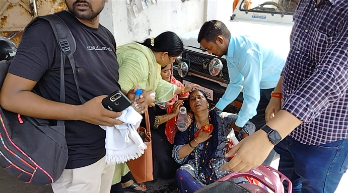 In Lucknow : 11-Month Protests Continue as Basic Education Department Delays Teacher Appointments.