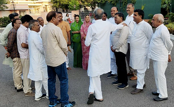 Rajasthan Election: CM Gehlot embarks on a 9-day tour, holding rallies in 18 districts, and visiting 10 temples. Rajasthan Election: CM Gehlot embarks on a 9-day tour, holding rallies in 18 districts, and visiting 10 temples.