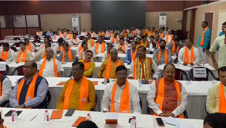 Lucknow: Women legislators, ministers, and MPs participate in Women’s Wing meeting Lucknow: Women legislators, ministers, and MPs participate in Women’s Wing meeting
