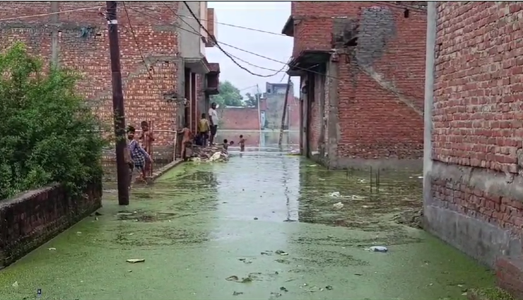 Heavy Rain Causes Crisis for Ward 44 Residents in Moradabad.