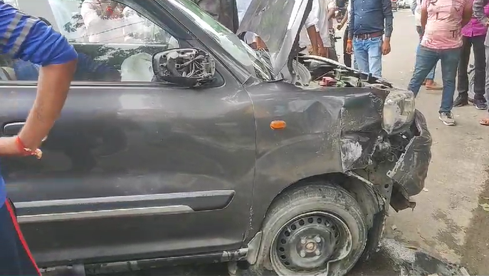 Two cars collided with great force Near Lucknow SP Office, No Injuries, Police on Scene